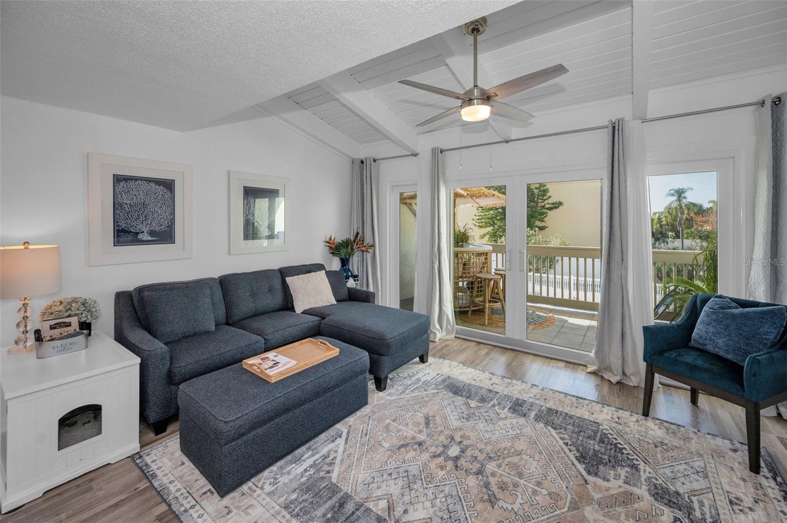 Listing photo id 23 for 318 Windrush Boulevard 10