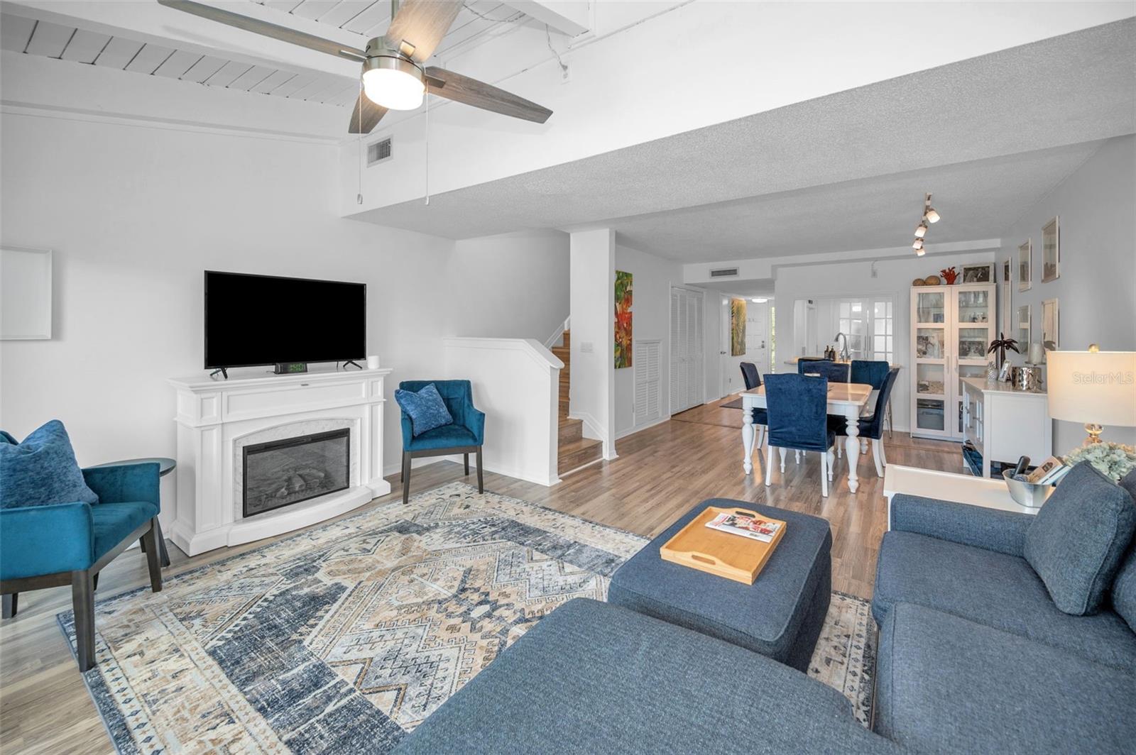 Listing photo id 26 for 318 Windrush Boulevard 10