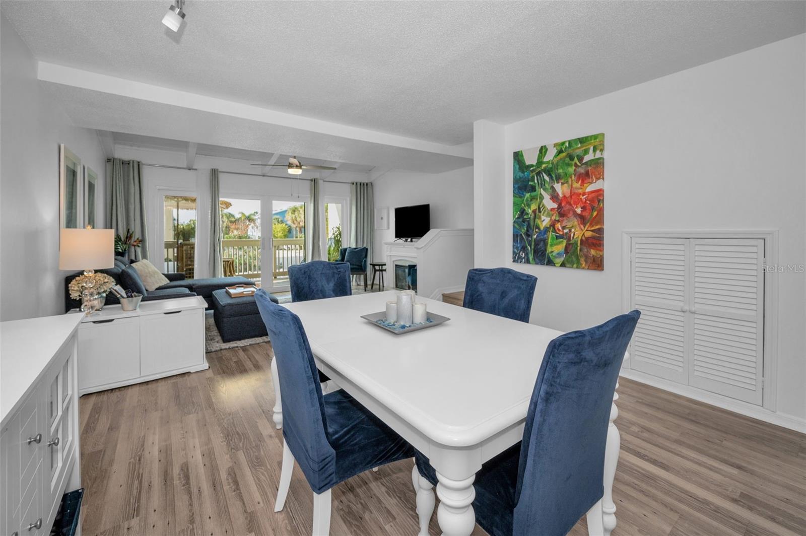 Listing photo id 37 for 318 Windrush Boulevard 10