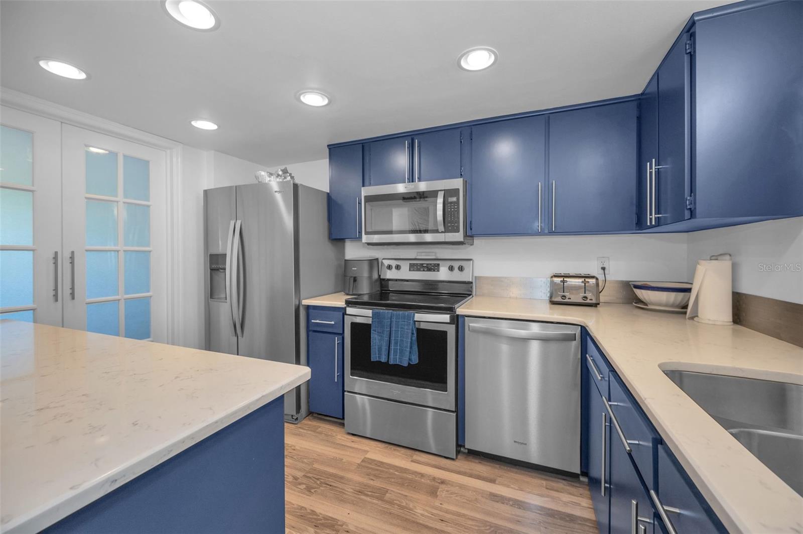 Listing photo id 39 for 318 Windrush Boulevard 10