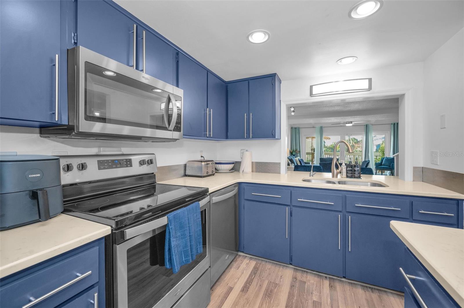 Listing photo id 42 for 318 Windrush Boulevard 10