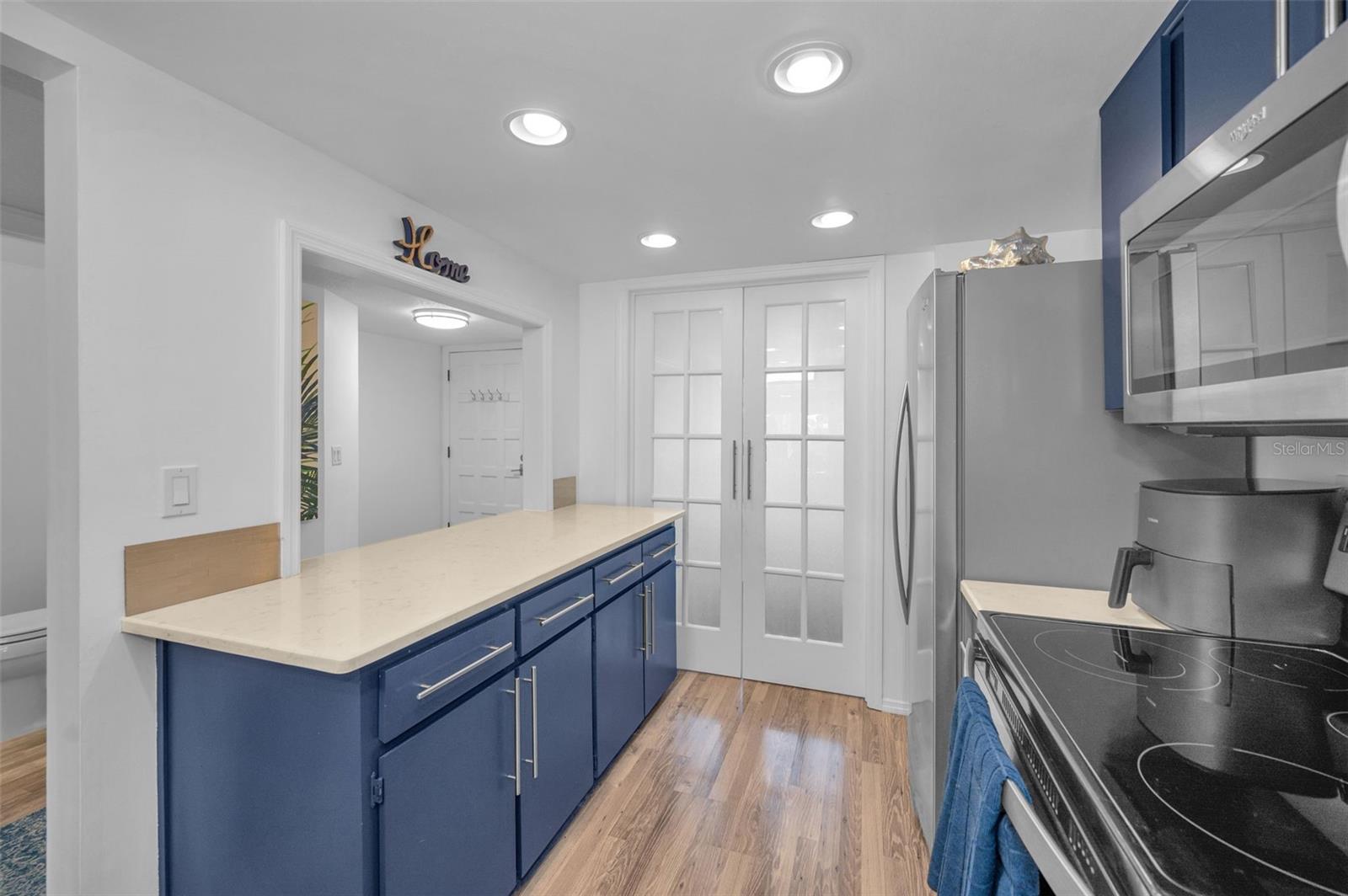 Listing photo id 43 for 318 Windrush Boulevard 10