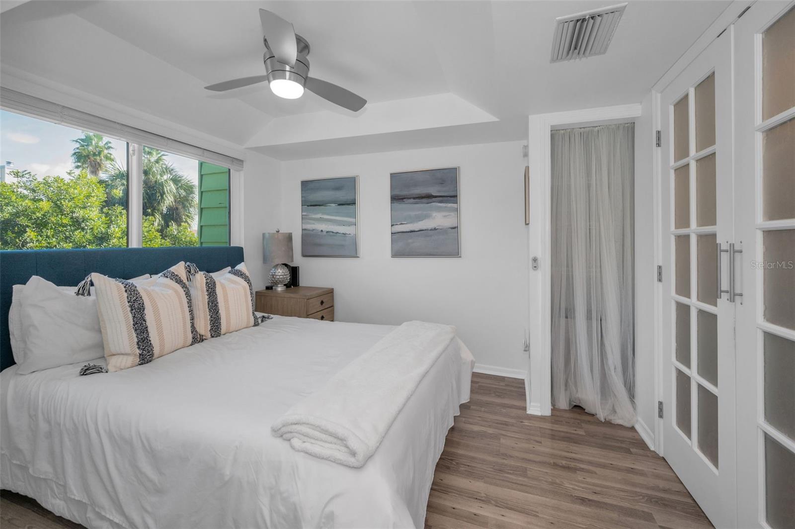 Listing photo id 49 for 318 Windrush Boulevard 10