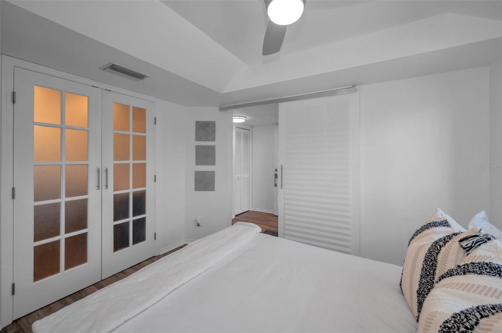 Listing photo id 53 for 318 Windrush Boulevard 10