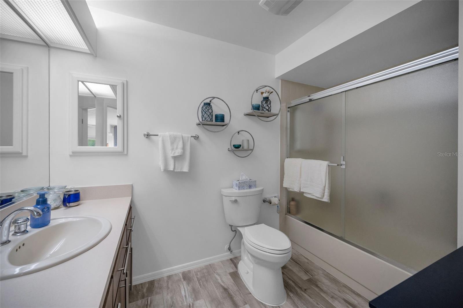 Listing photo id 62 for 318 Windrush Boulevard 10