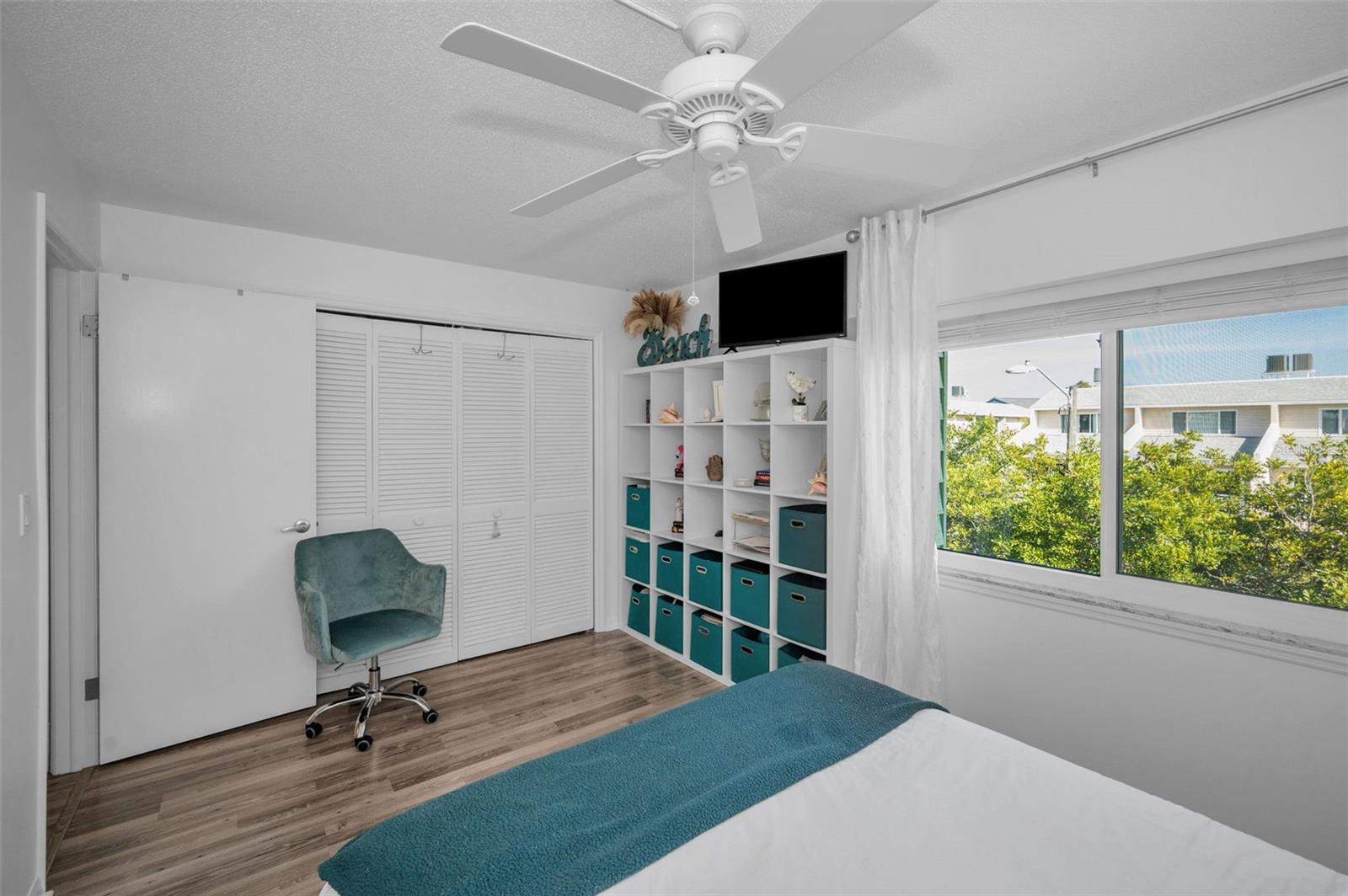 Listing photo id 65 for 318 Windrush Boulevard 10