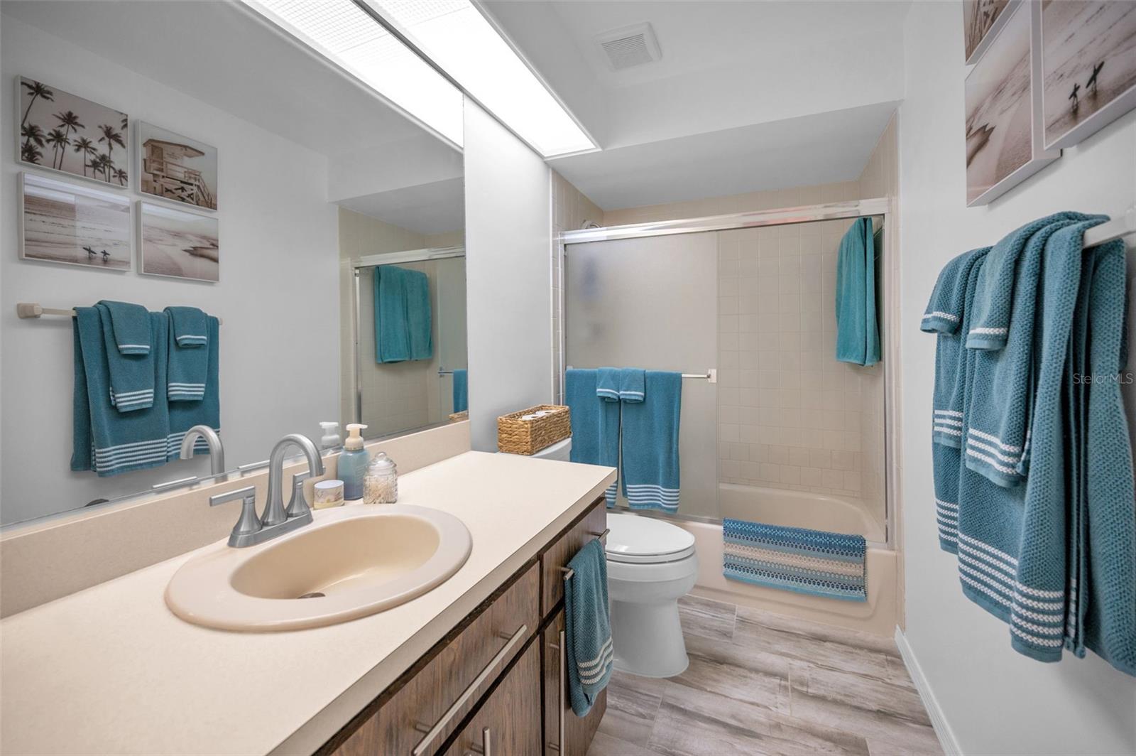 Listing photo id 68 for 318 Windrush Boulevard 10