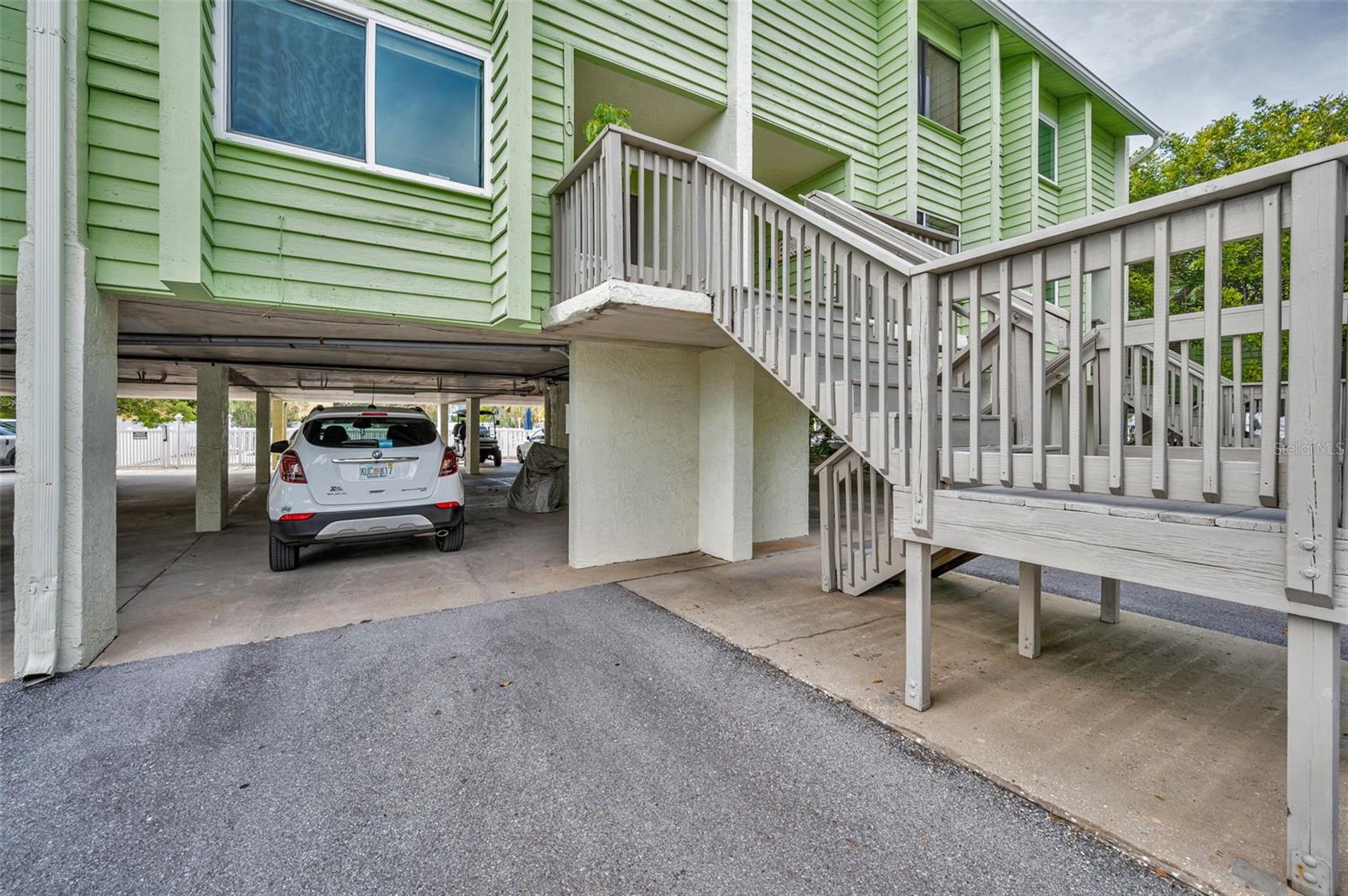 Listing photo id 69 for 318 Windrush Boulevard 10