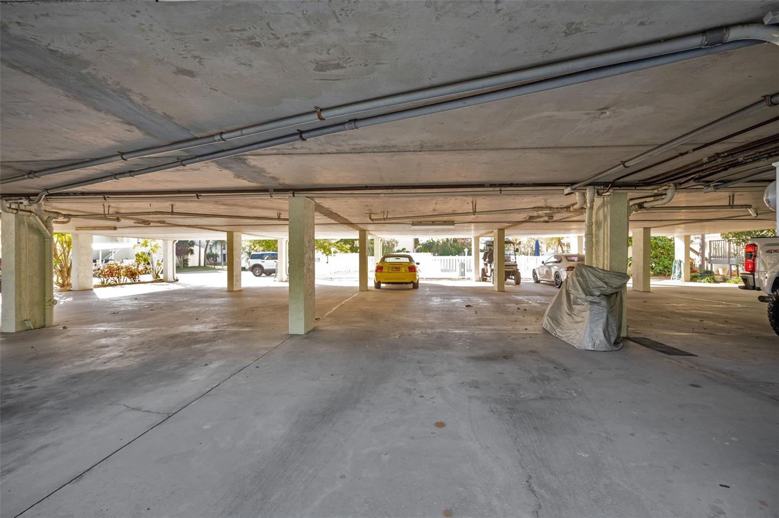 Listing photo id 70 for 318 Windrush Boulevard 10