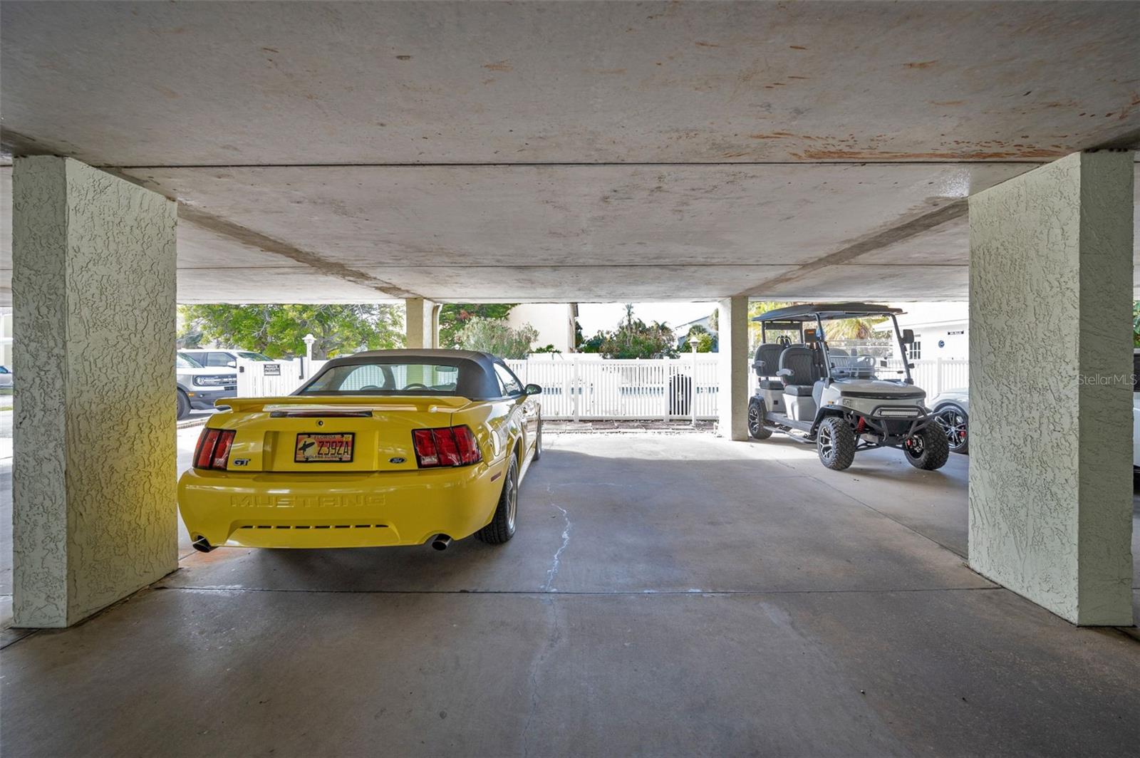 Listing photo id 72 for 318 Windrush Boulevard 10