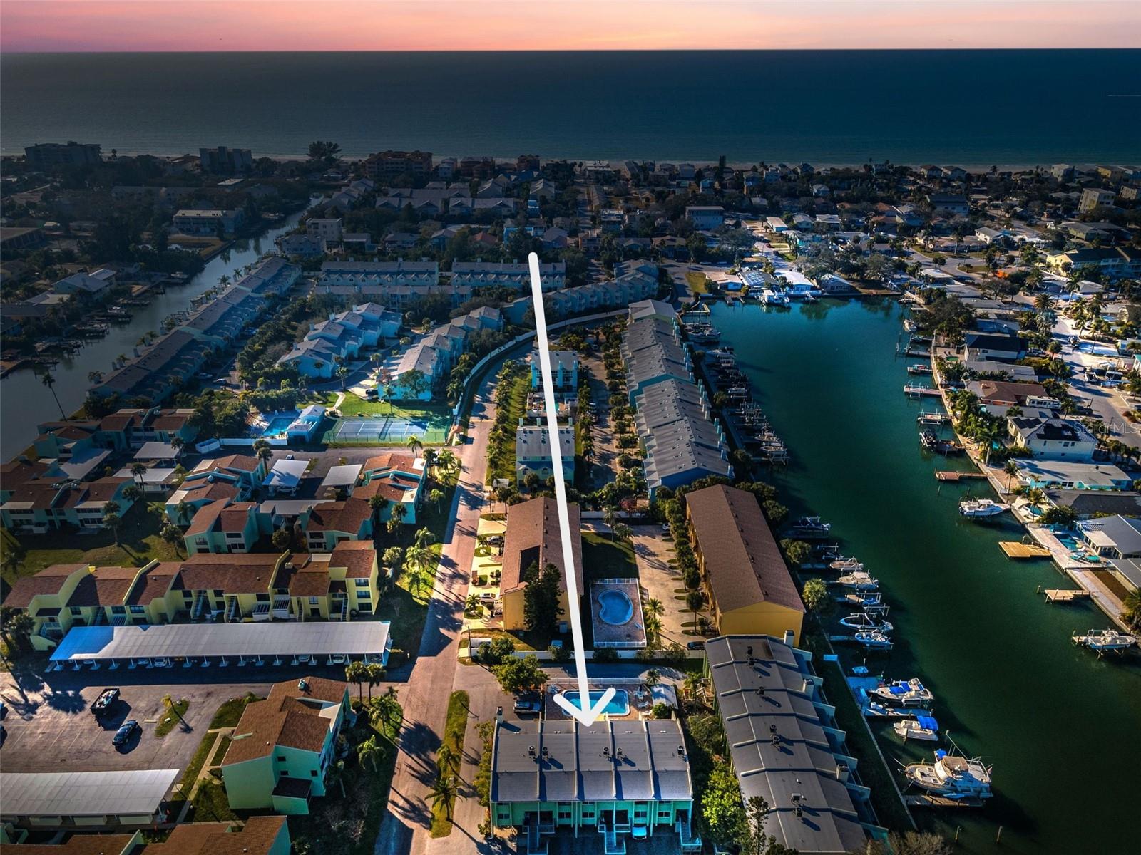 Listing photo id 75 for 318 Windrush Boulevard 10