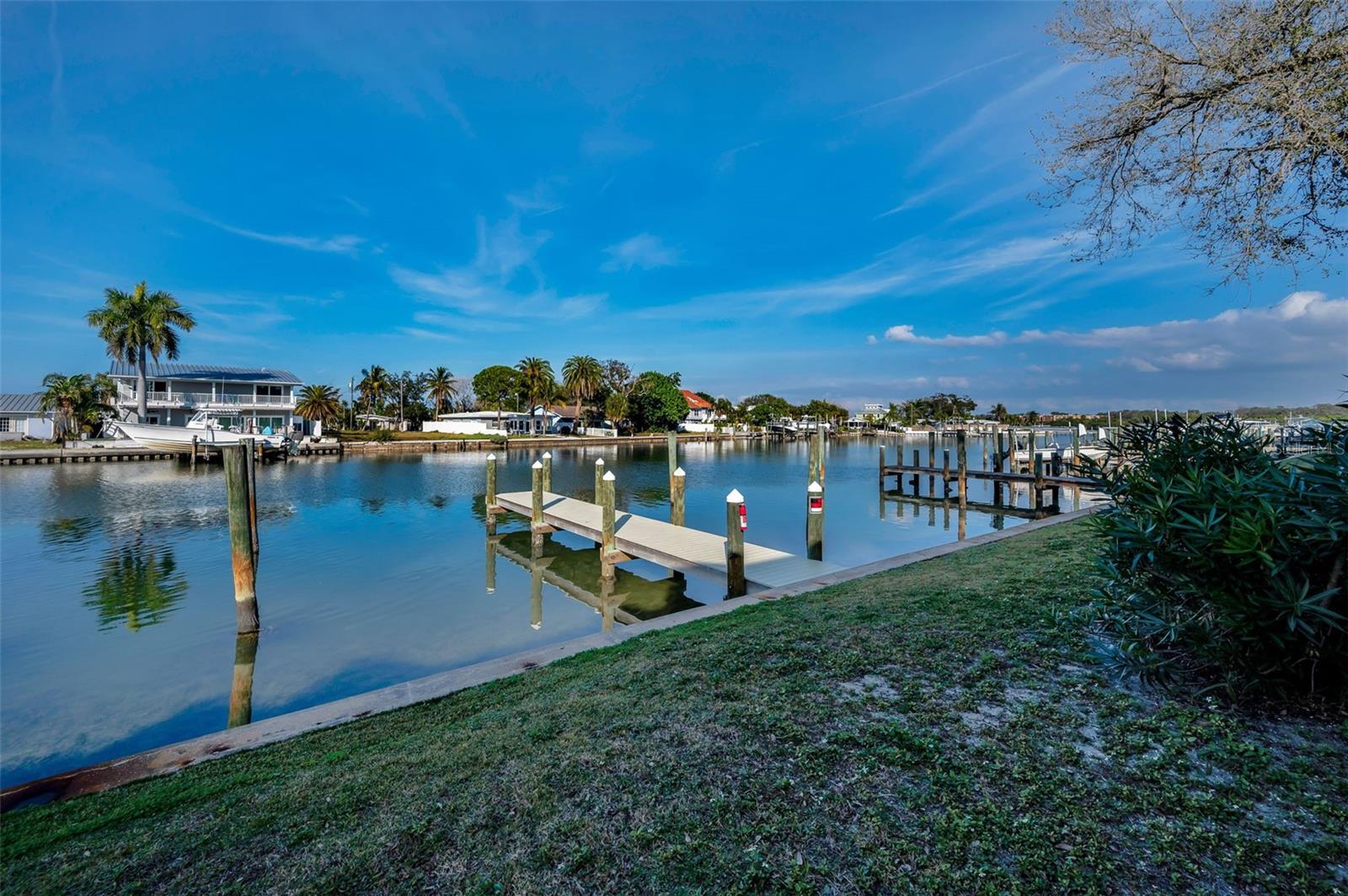 Listing photo id 6 for 318 Windrush Boulevard 10