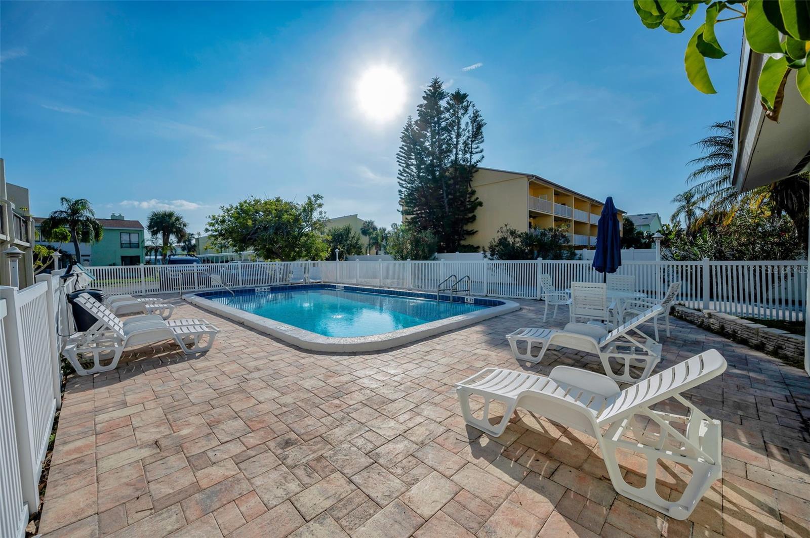 Listing photo id 82 for 318 Windrush Boulevard 10