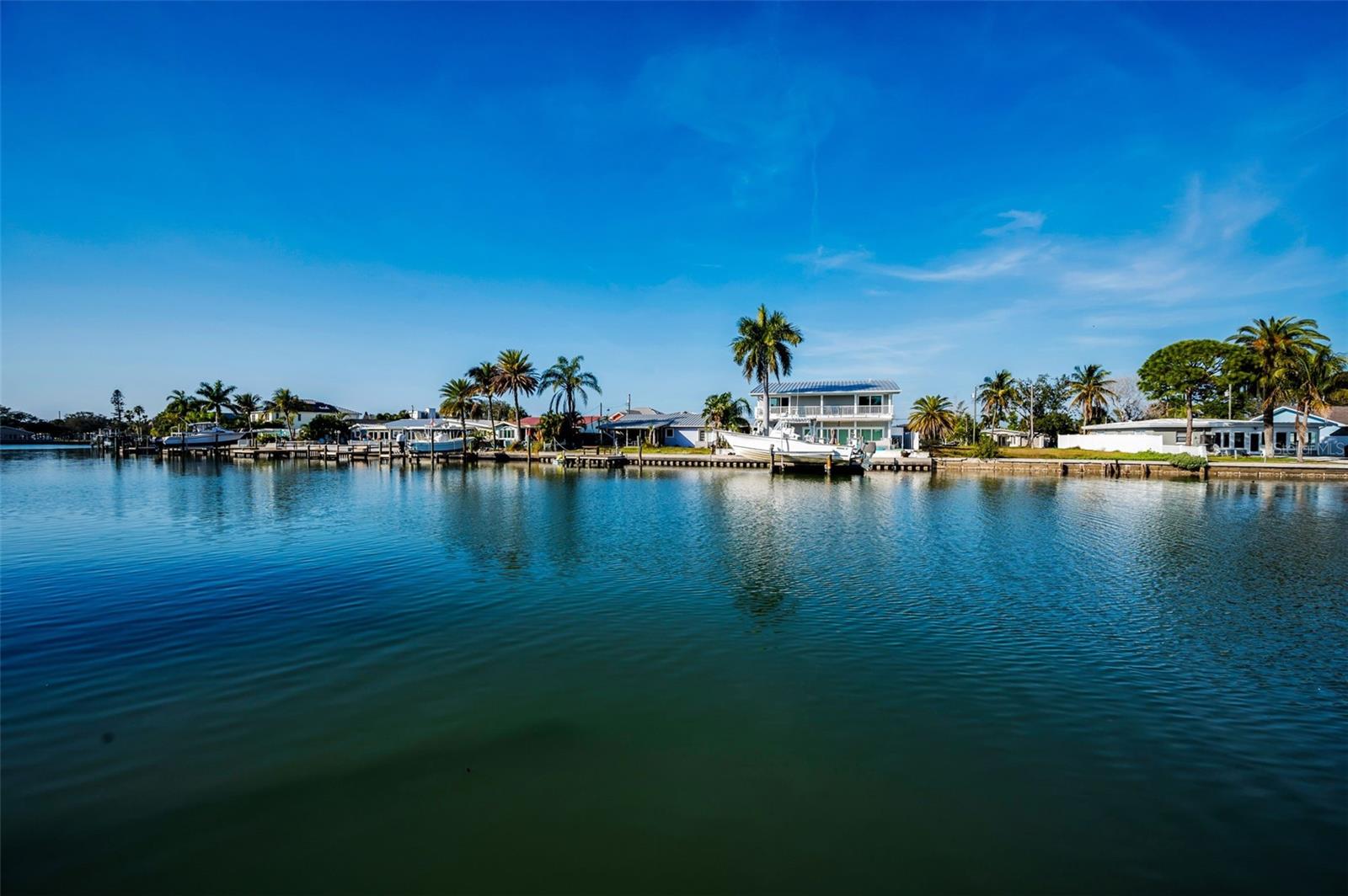 Listing photo id 84 for 318 Windrush Boulevard 10