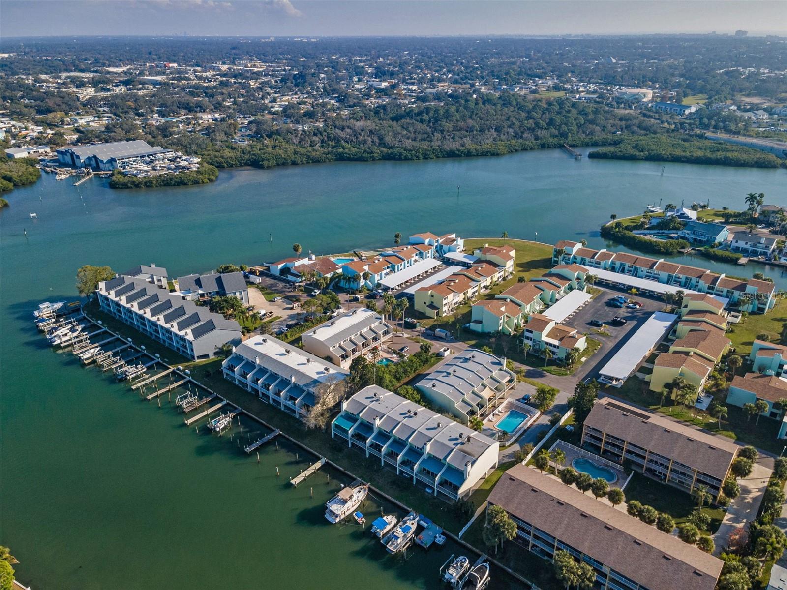 Listing photo id 86 for 318 Windrush Boulevard 10