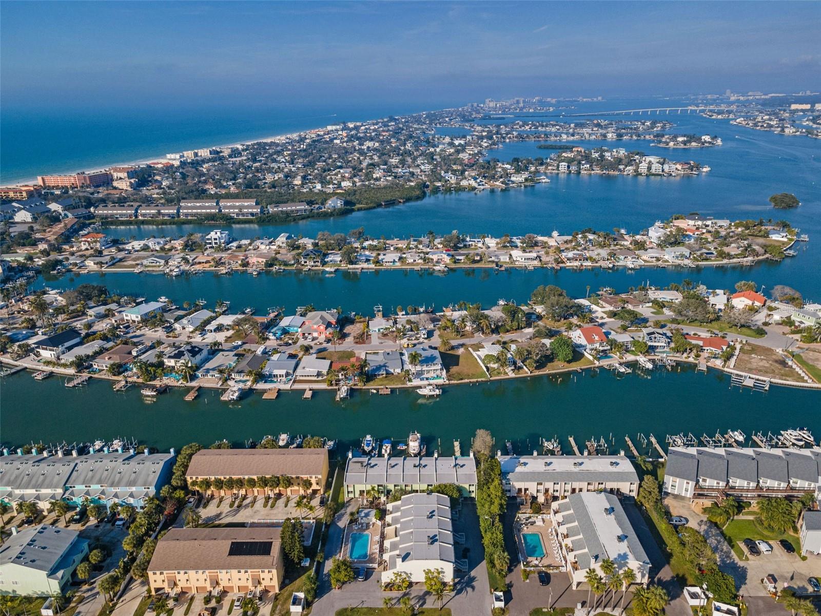 Listing photo id 87 for 318 Windrush Boulevard 10