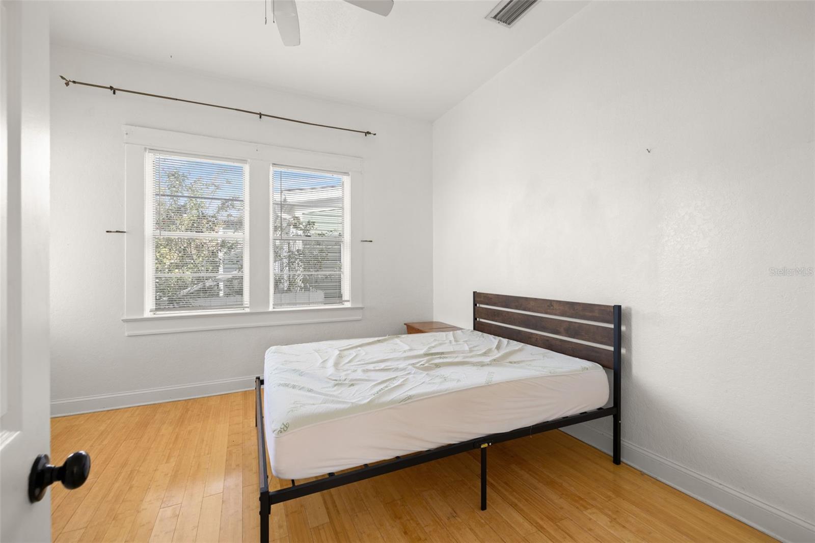 Image 15 of 23 For 2502 10th Avenue