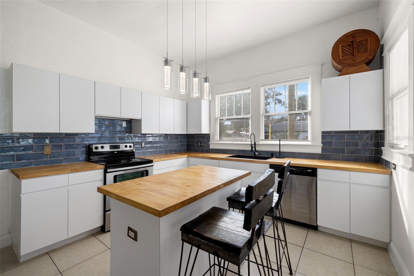 Image 6 of 23 For 2502 10th Avenue