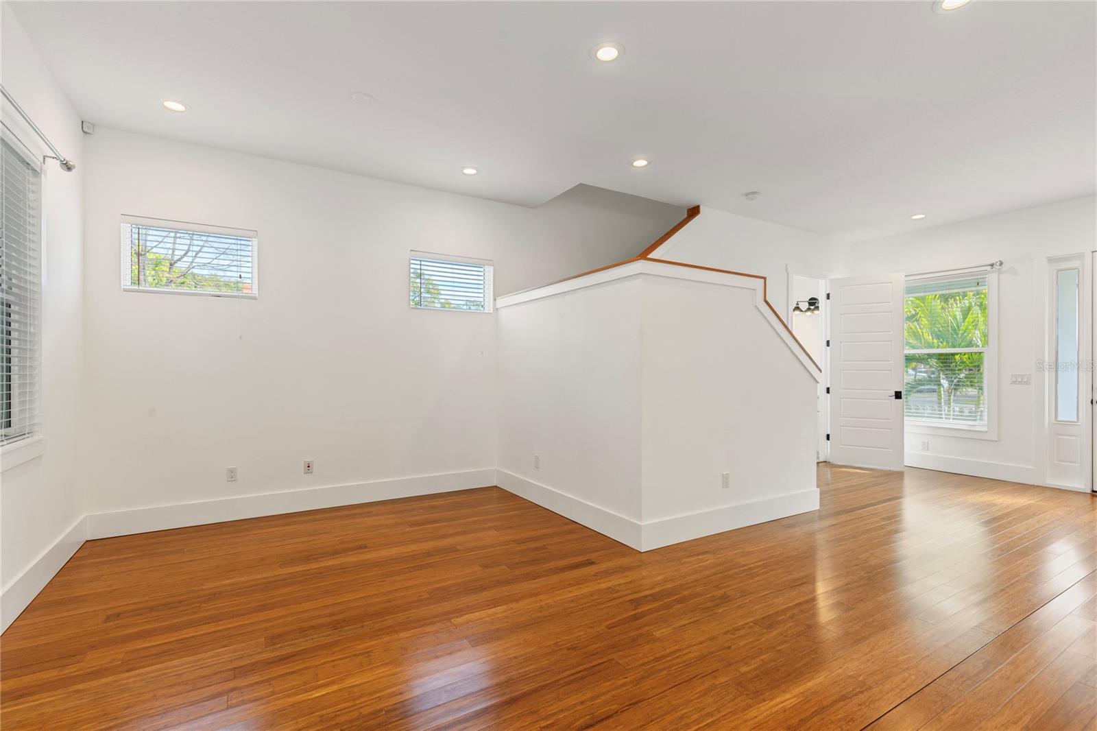 Image 14 of 49 For 214 Floribraska Avenue