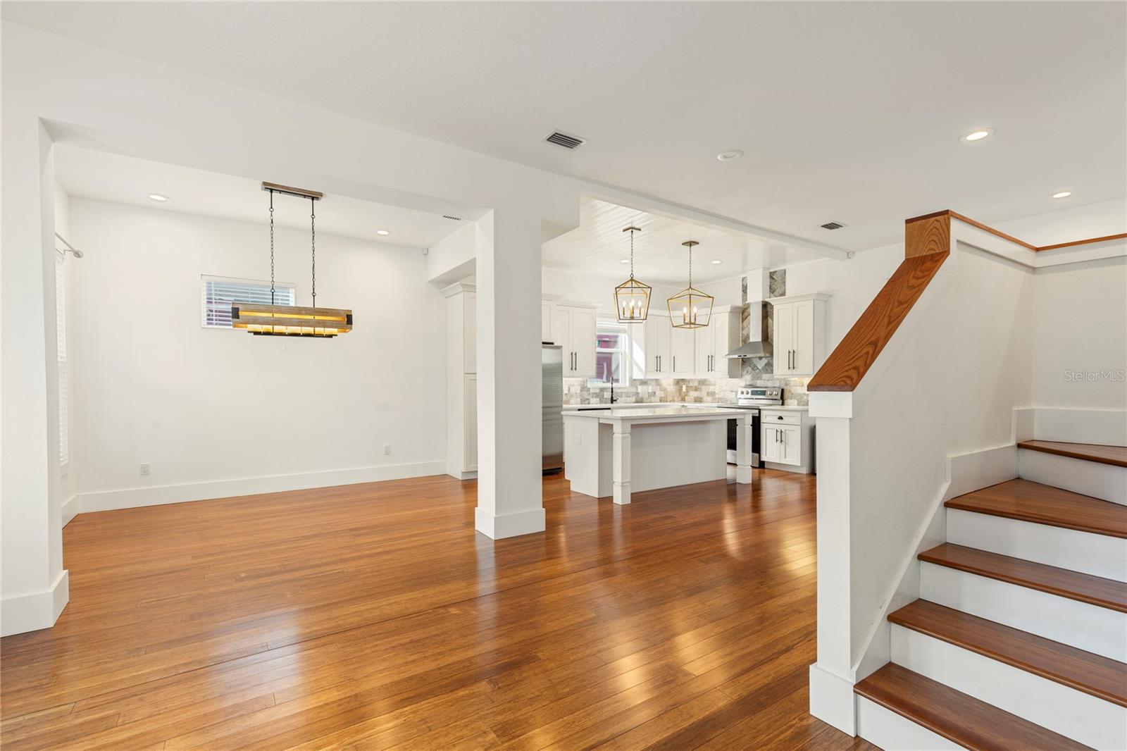 Image 15 of 49 For 214 Floribraska Avenue