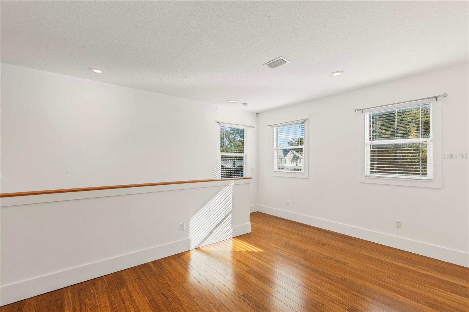 Image 18 of 49 For 214 Floribraska Avenue