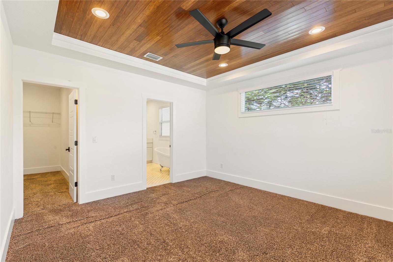 Image 19 of 49 For 214 Floribraska Avenue