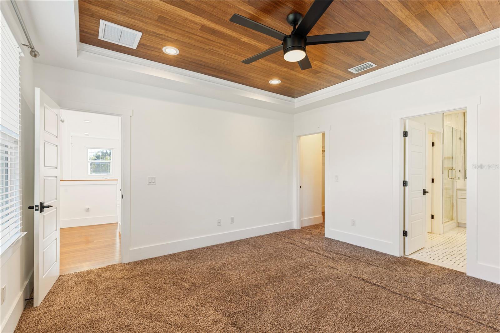 Image 20 of 49 For 214 Floribraska Avenue