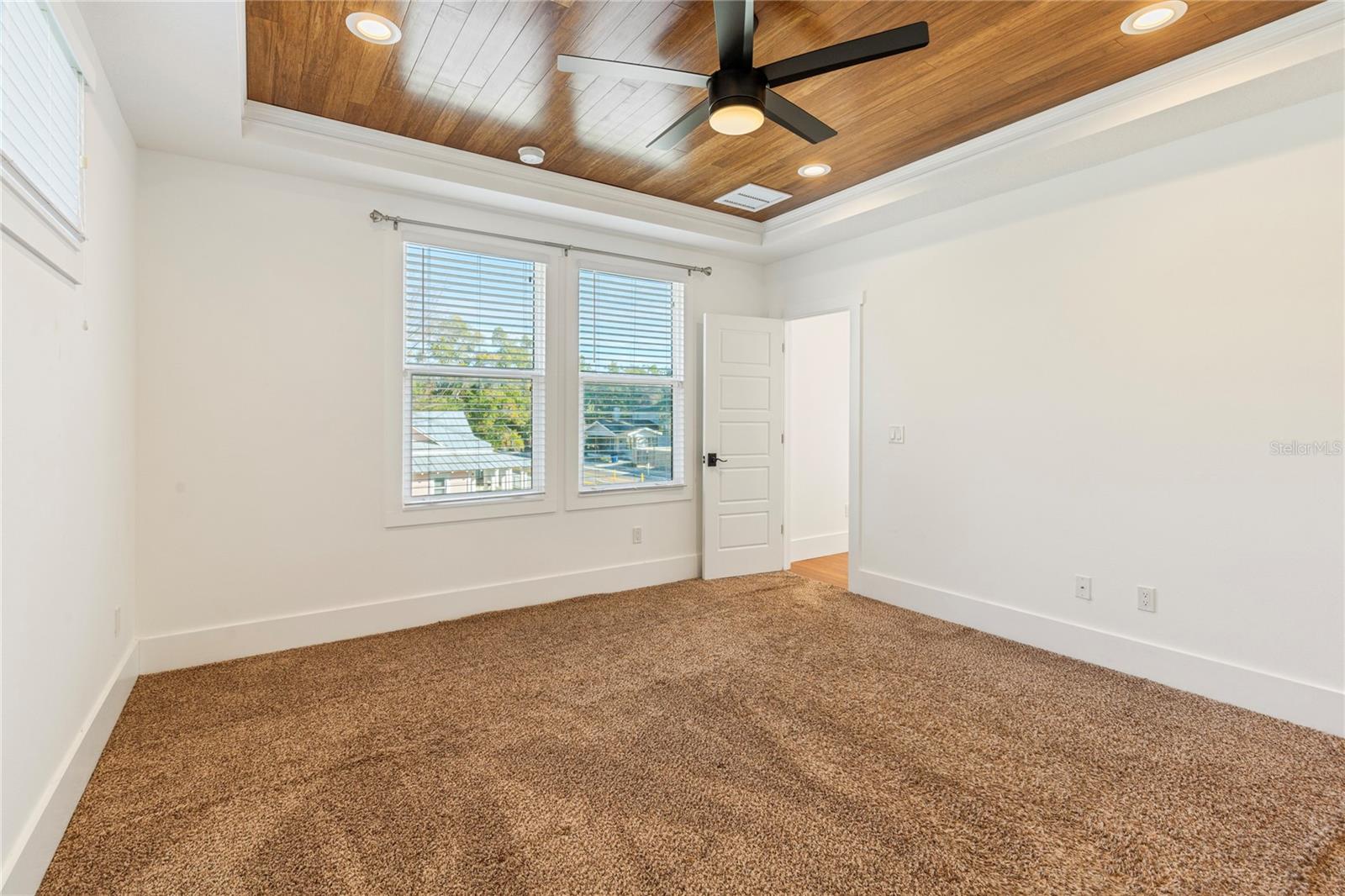 Image 21 of 49 For 214 Floribraska Avenue