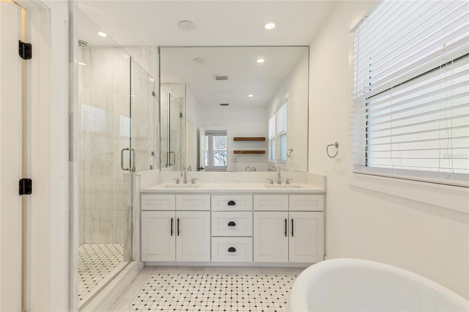 Image 22 of 49 For 214 Floribraska Avenue