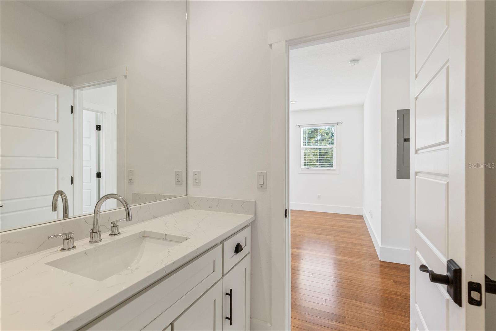 Image 29 of 49 For 214 Floribraska Avenue