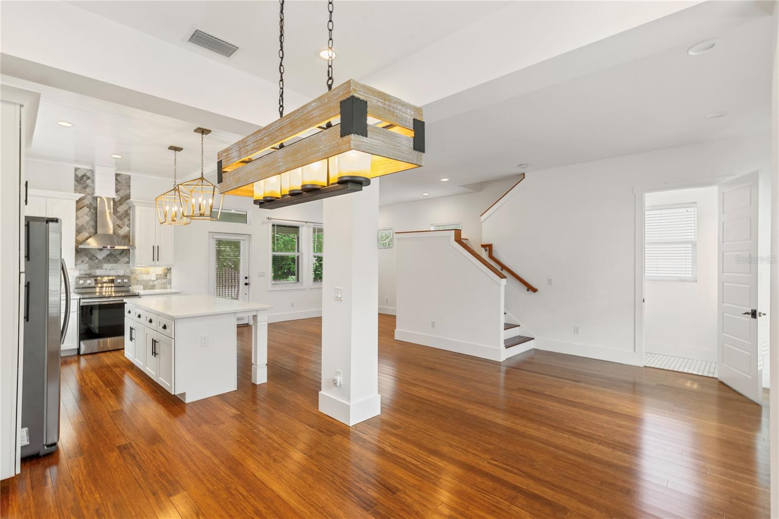 Image 3 of 49 For 214 Floribraska Avenue