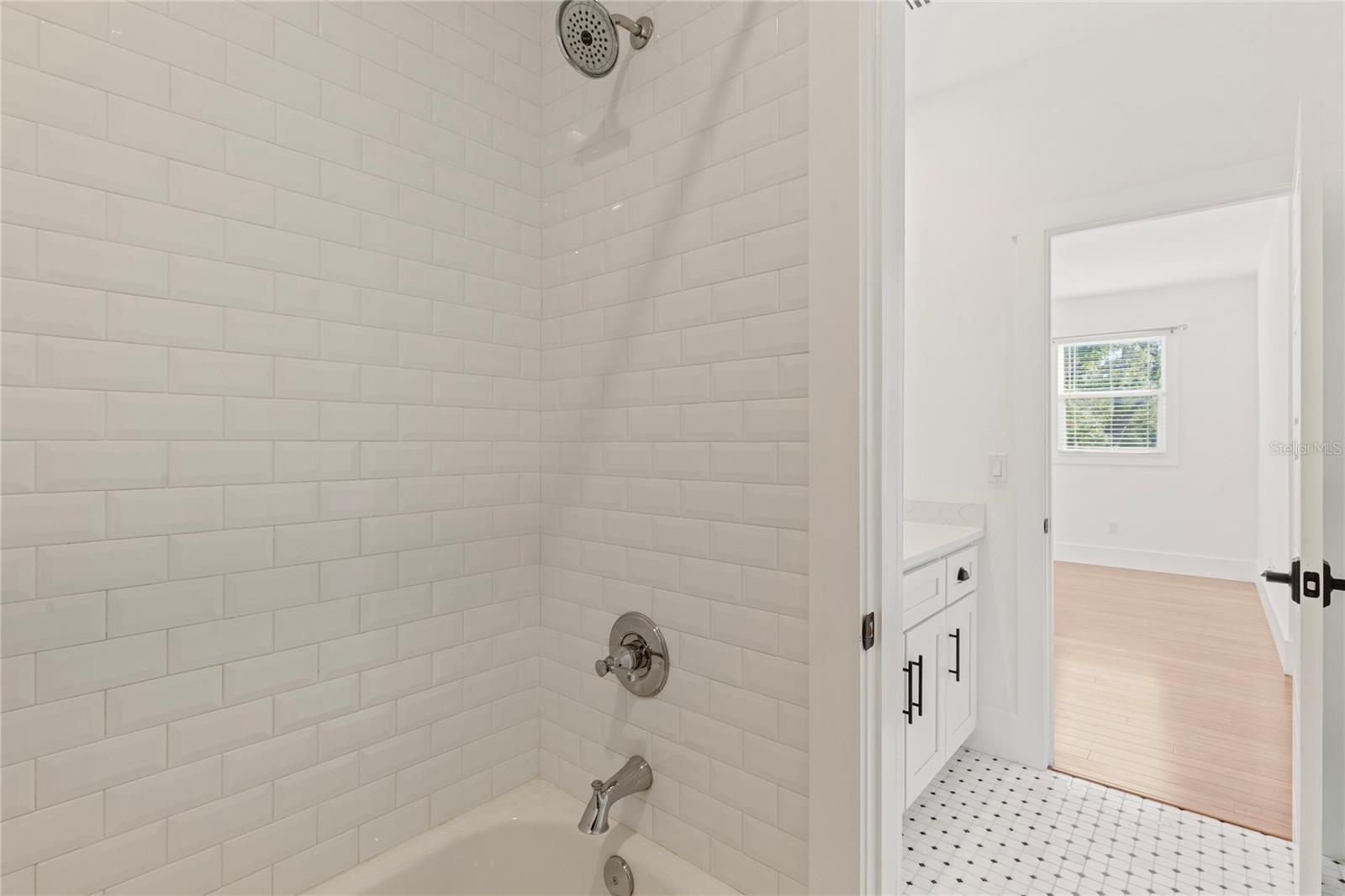 Image 32 of 49 For 214 Floribraska Avenue