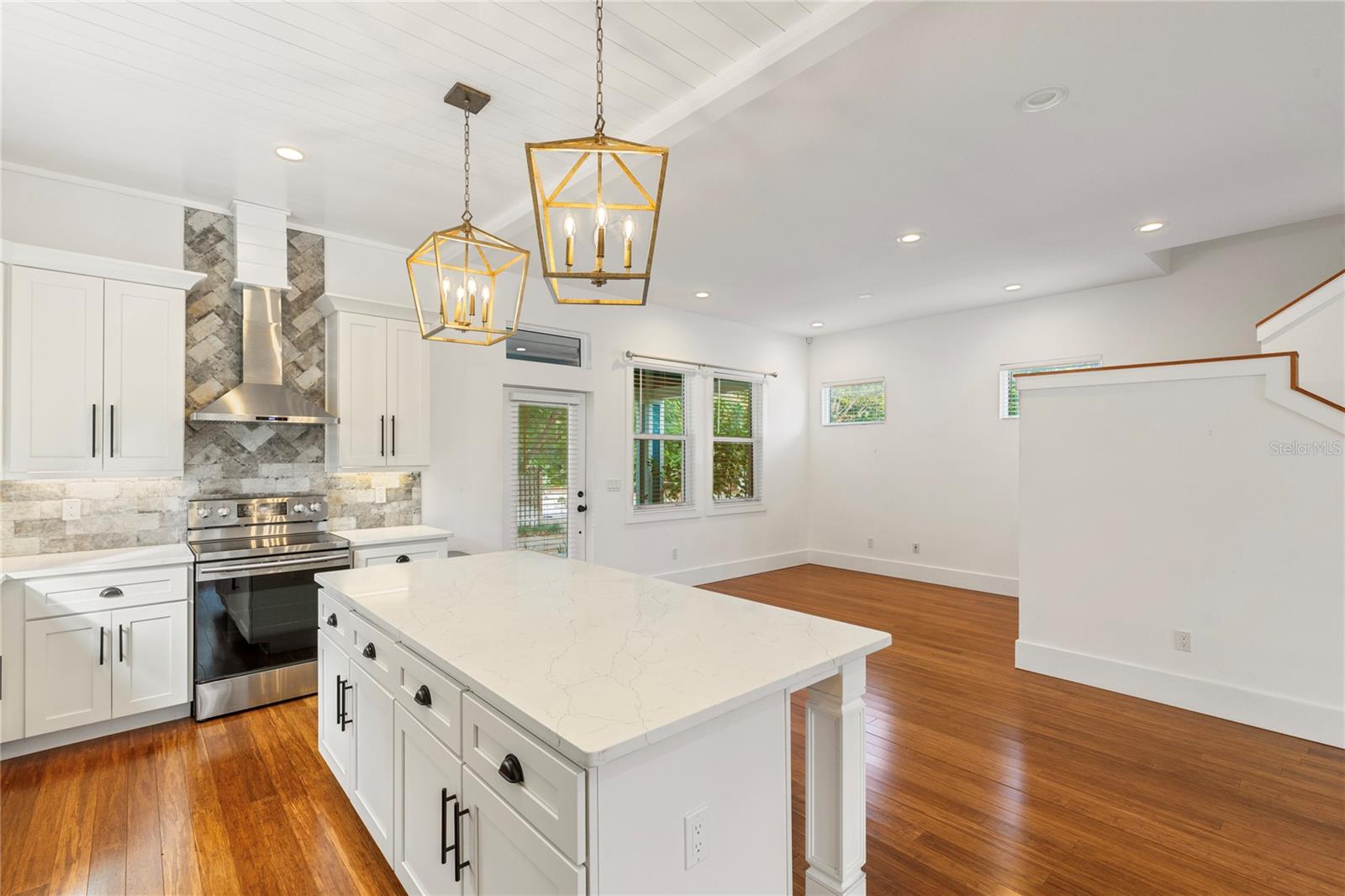 Image 5 of 49 For 214 Floribraska Avenue