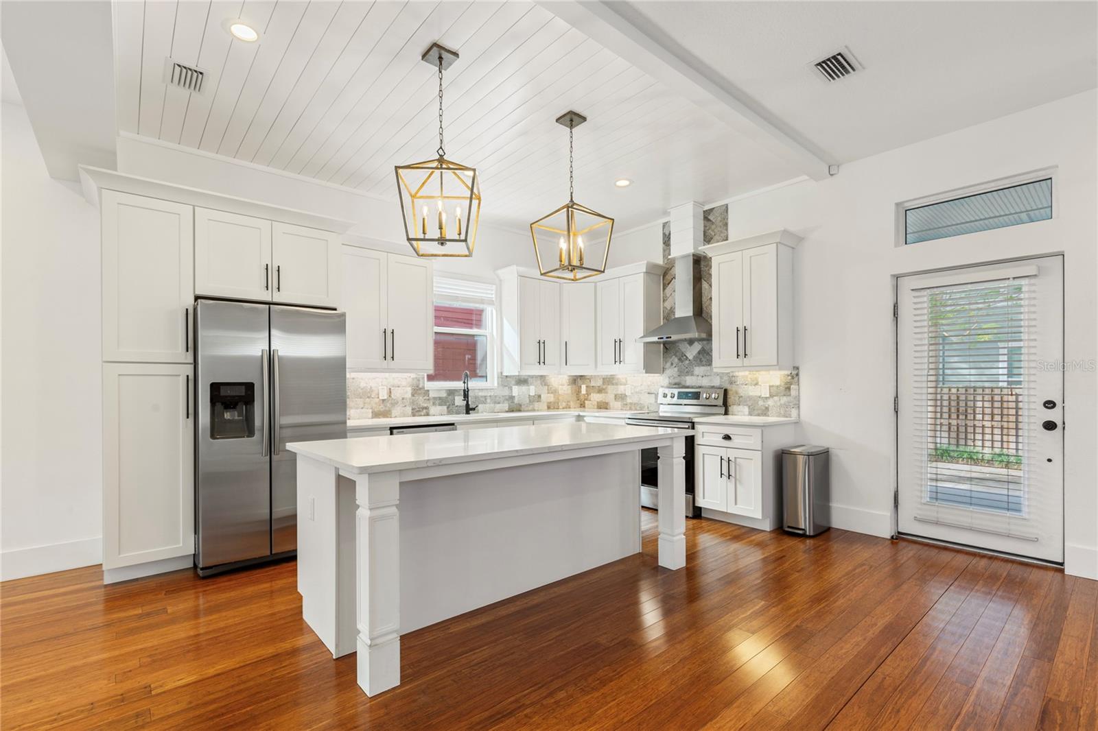 Image 7 of 49 For 214 Floribraska Avenue