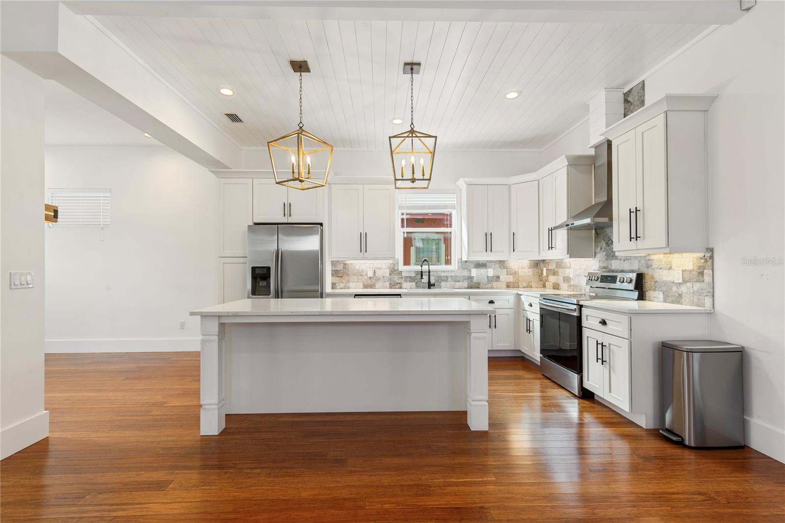 Image 8 of 49 For 214 Floribraska Avenue