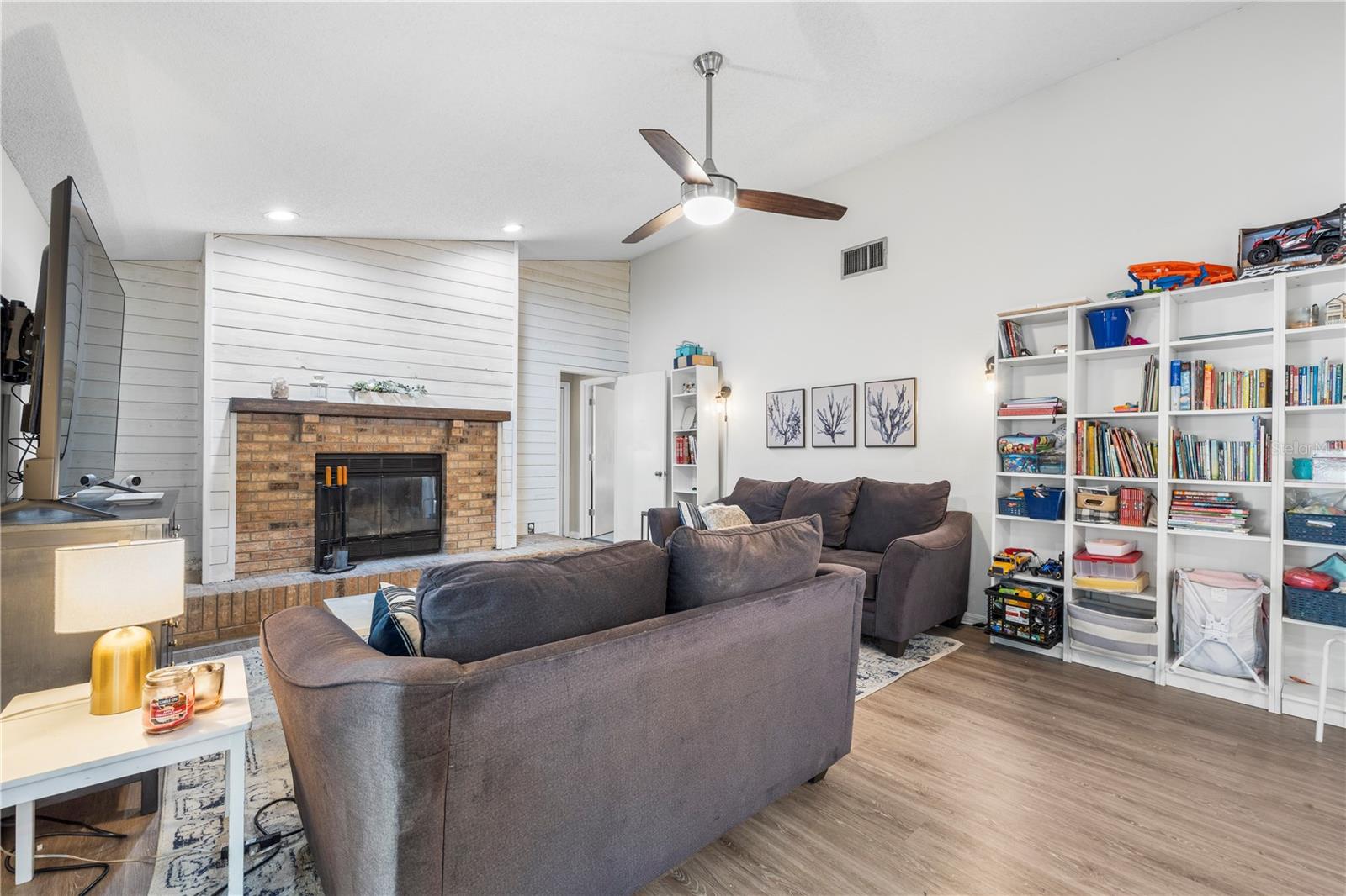 Image 22 of 69 For 2917 Starmount Drive