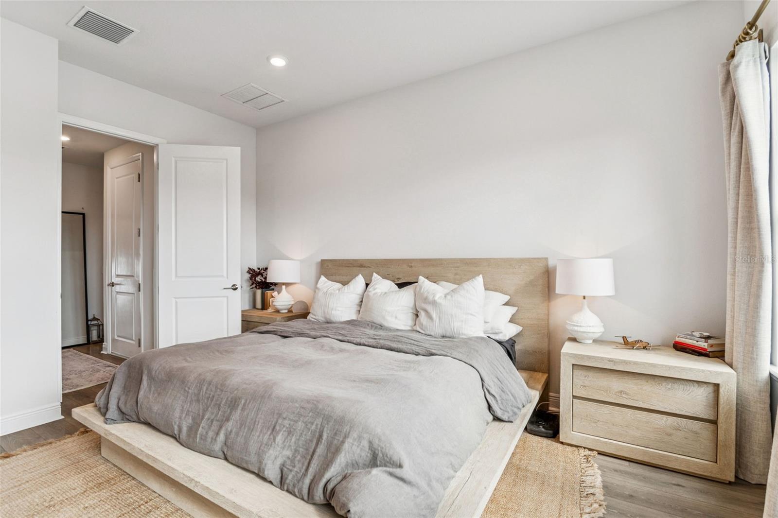 Image 26 of 52 For 6207 Nikki Lane