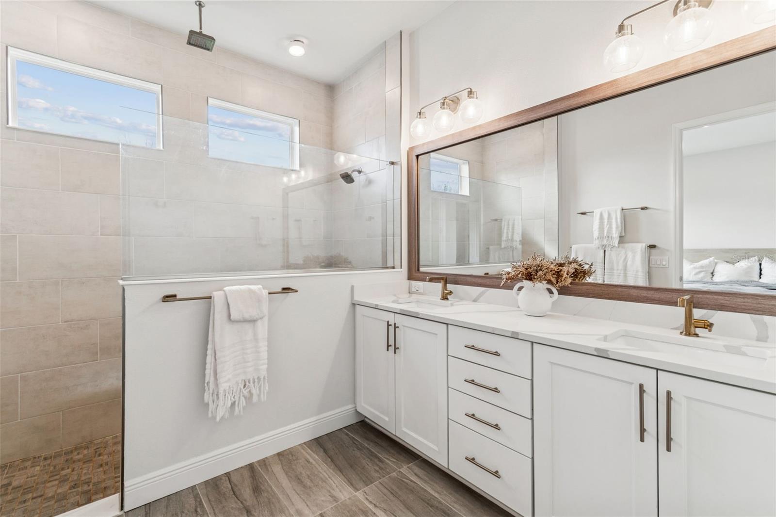 Image 28 of 52 For 6207 Nikki Lane