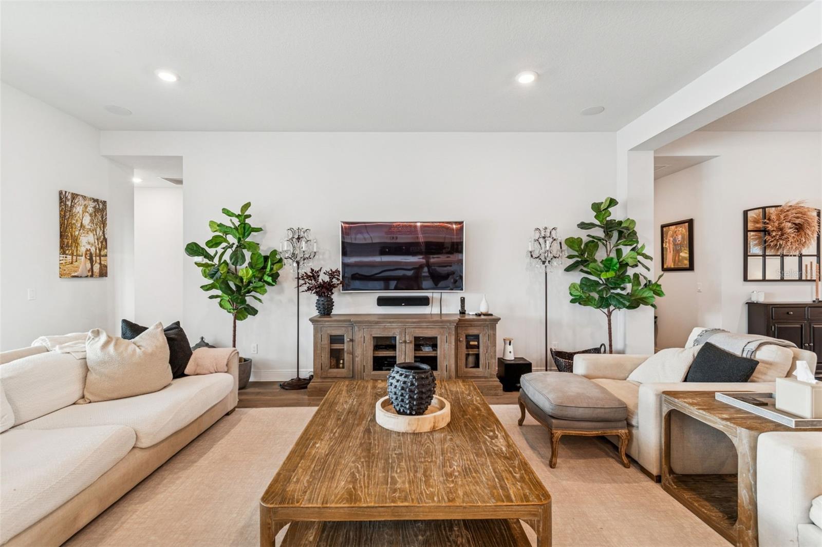 Image 3 of 52 For 6207 Nikki Lane