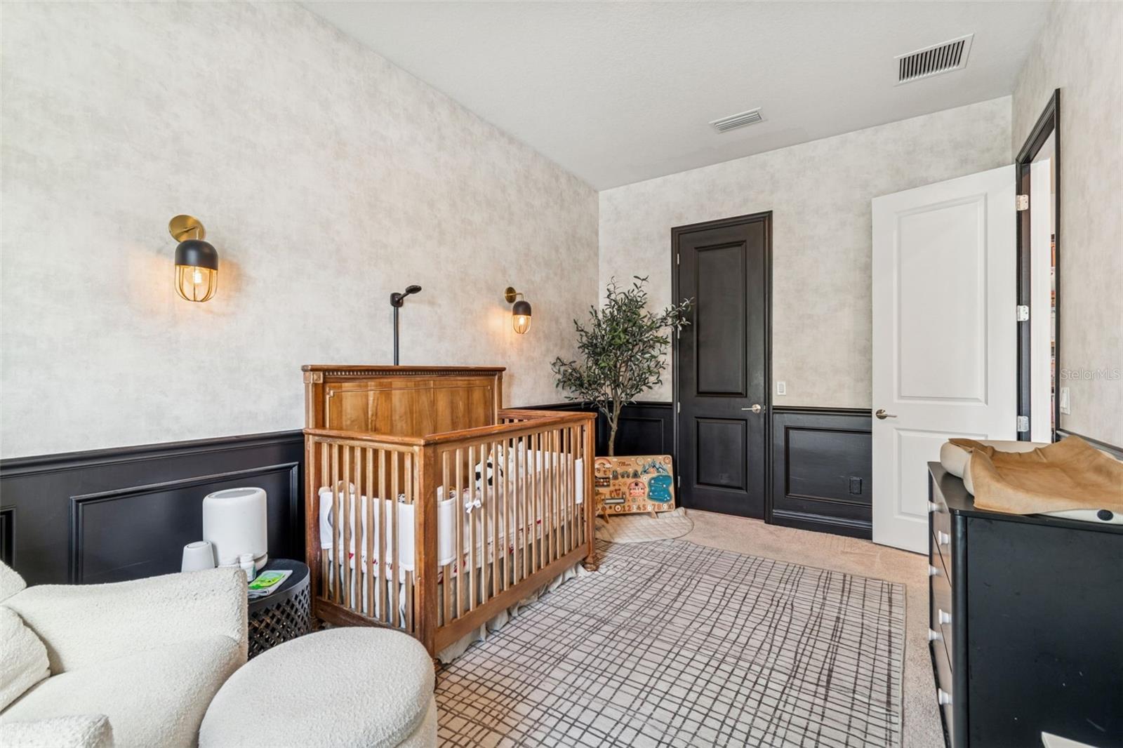 Image 33 of 52 For 6207 Nikki Lane