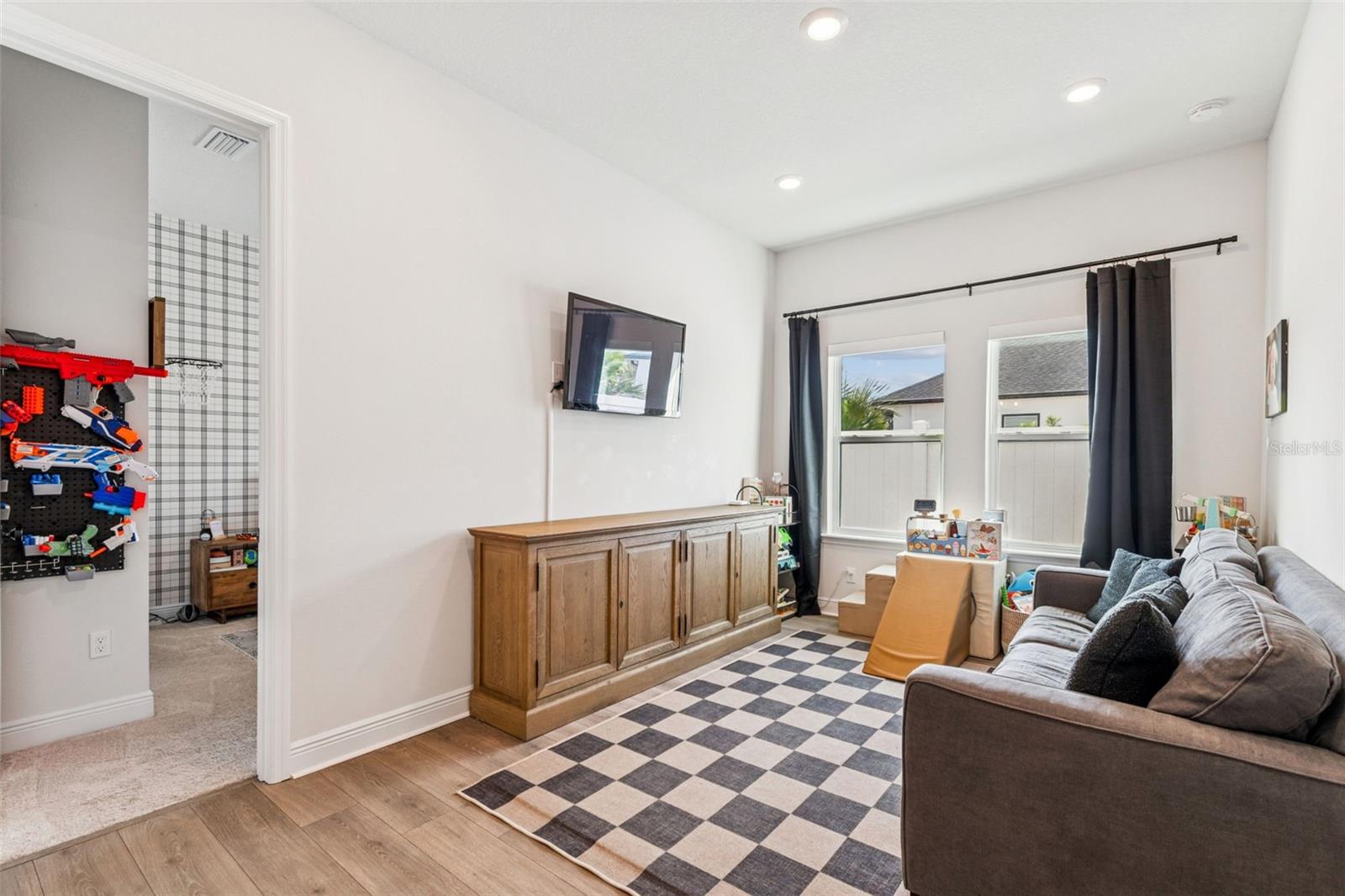 Image 34 of 52 For 6207 Nikki Lane