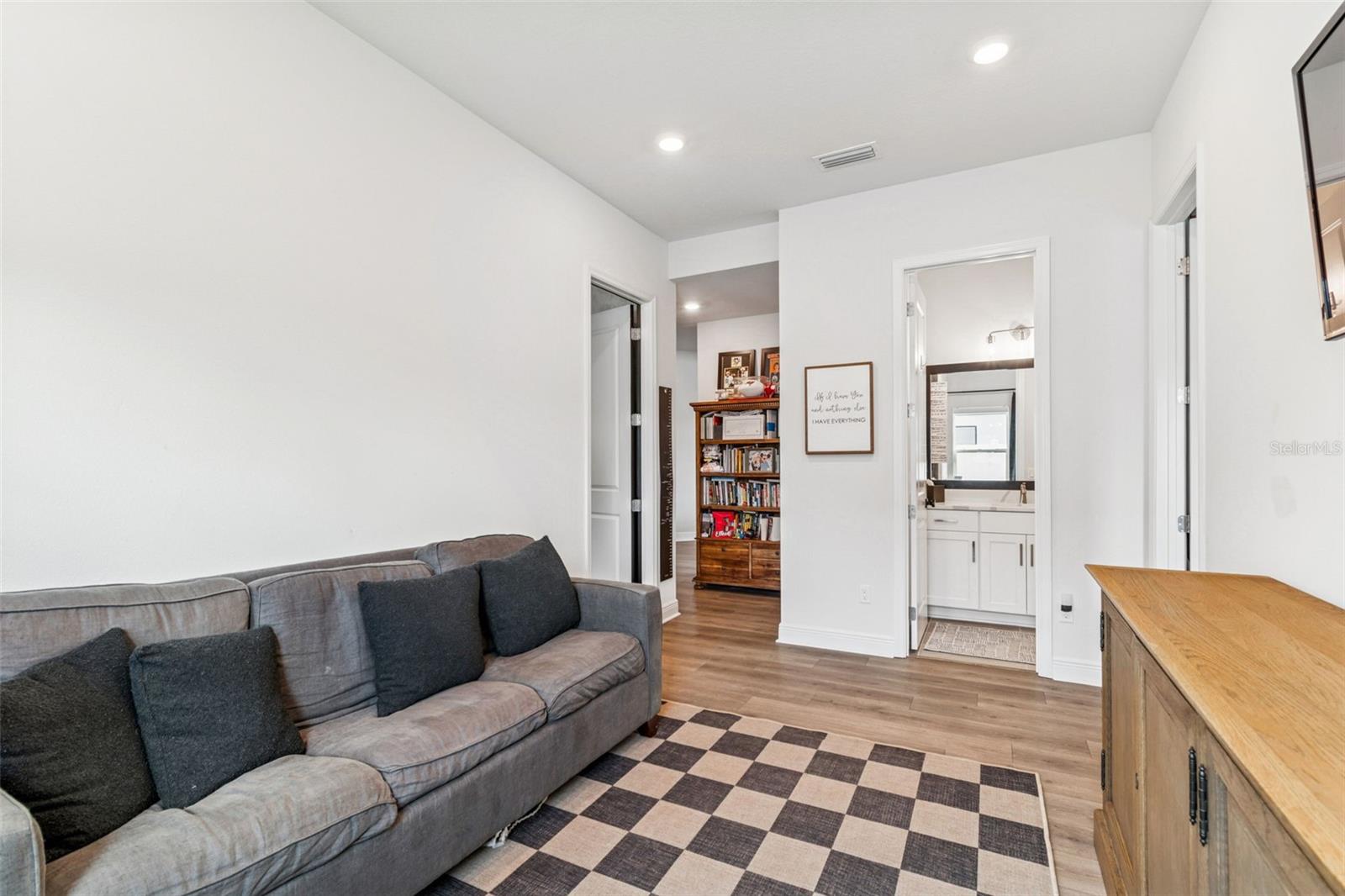 Image 35 of 52 For 6207 Nikki Lane