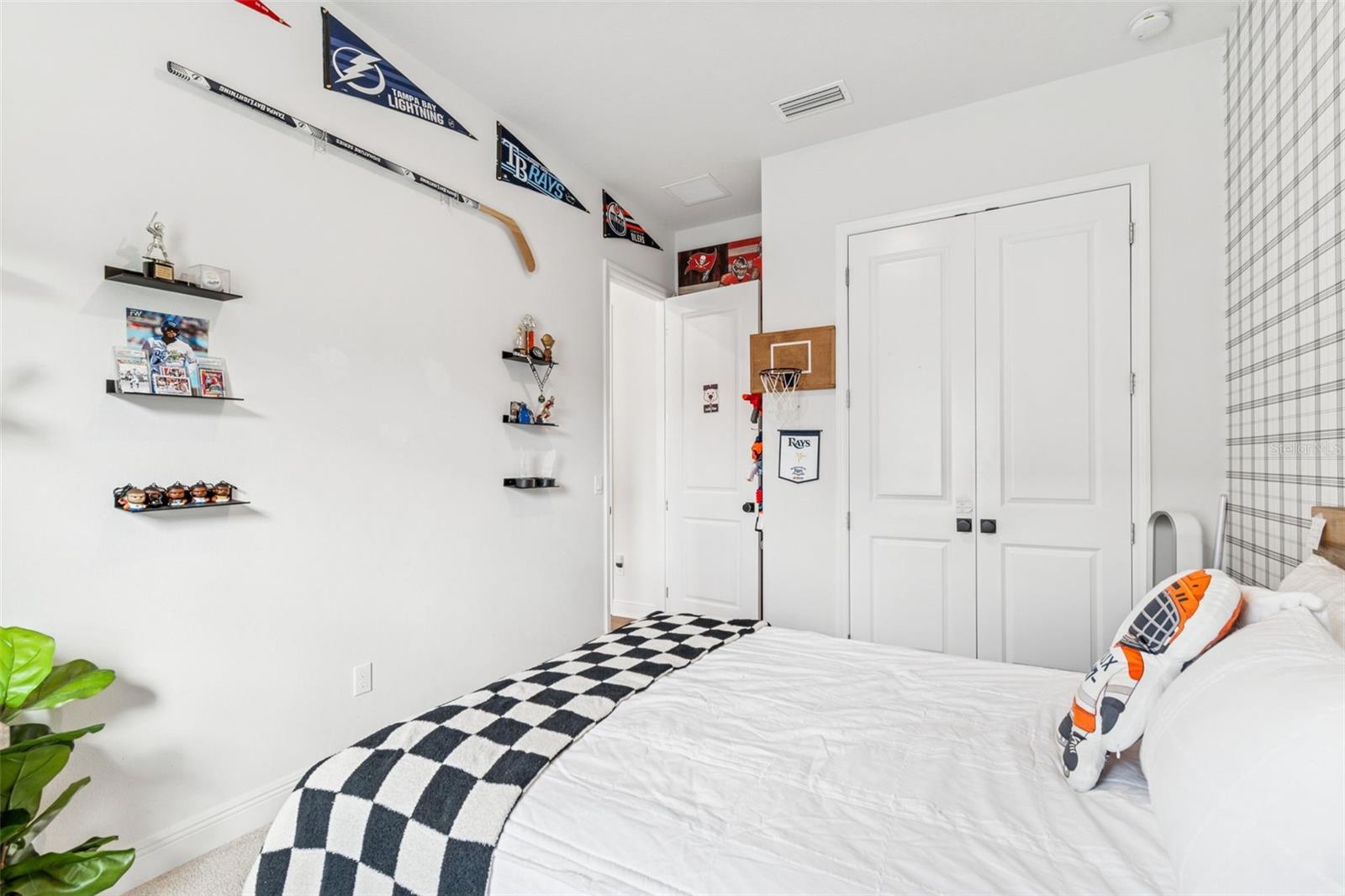 Image 38 of 52 For 6207 Nikki Lane