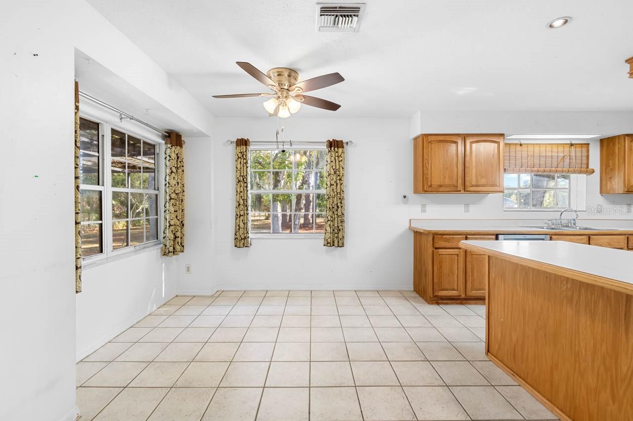 Image 10 of 39 For 511 College Avenue