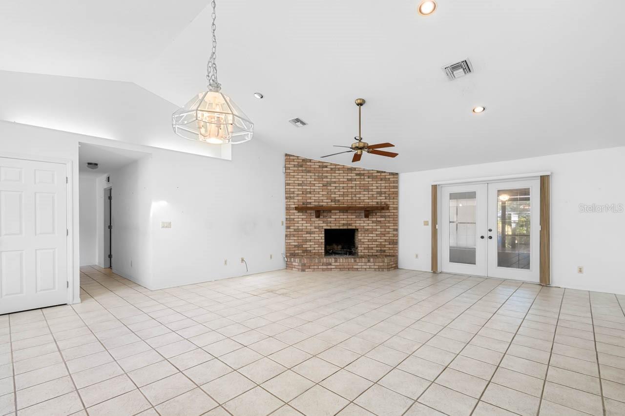 Image 7 of 39 For 511 College Avenue