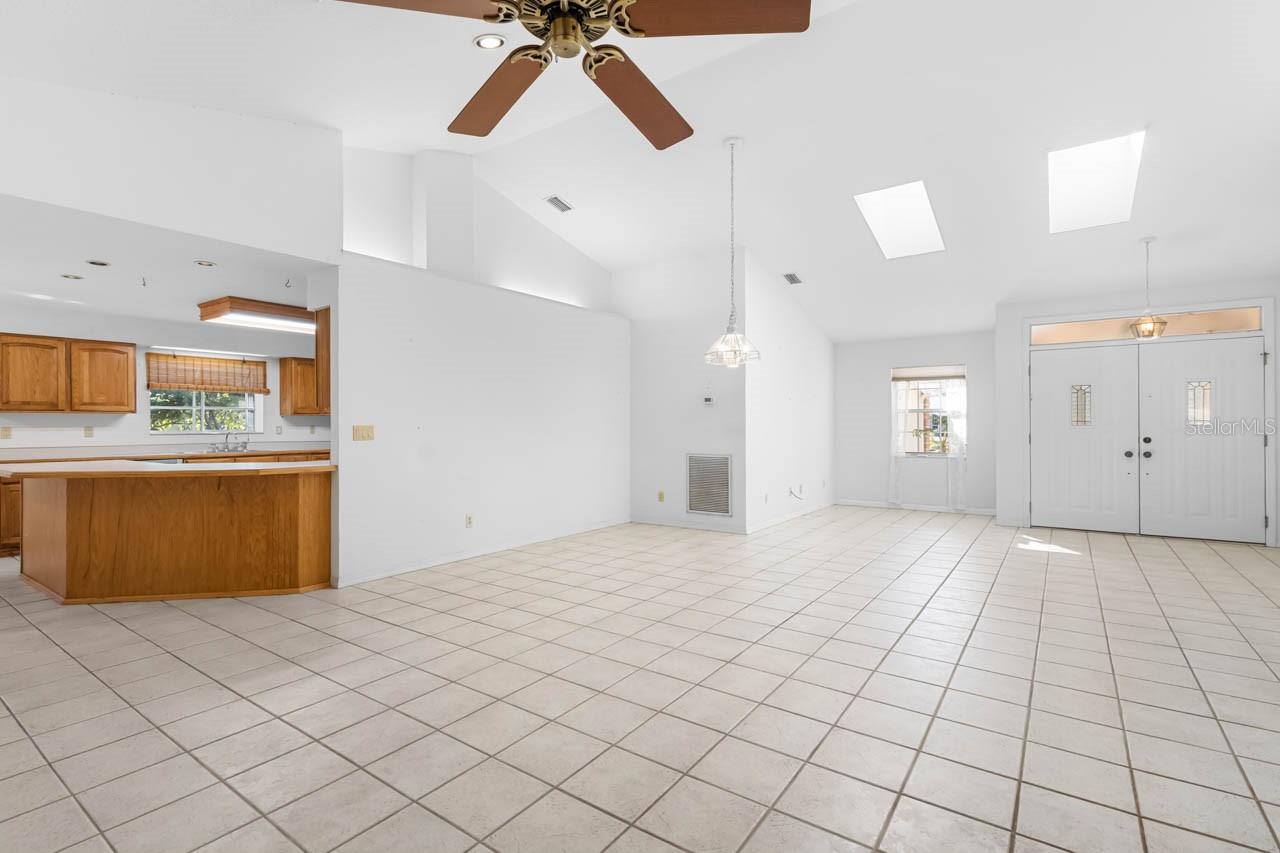 Image 9 of 39 For 511 College Avenue