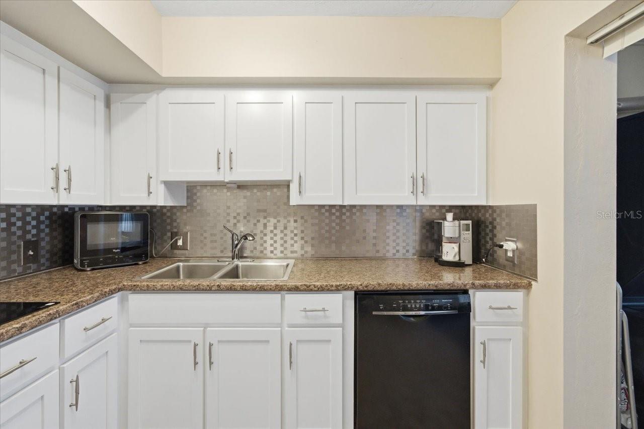 Image 13 of 30 For 5861 42nd Terrace N 1608