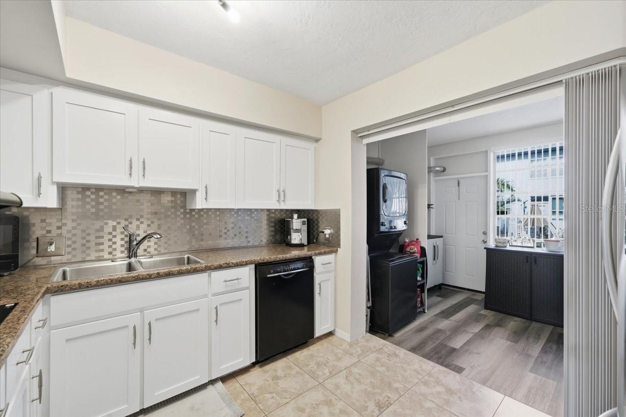 Image 14 of 30 For 5861 42nd Terrace N 1608