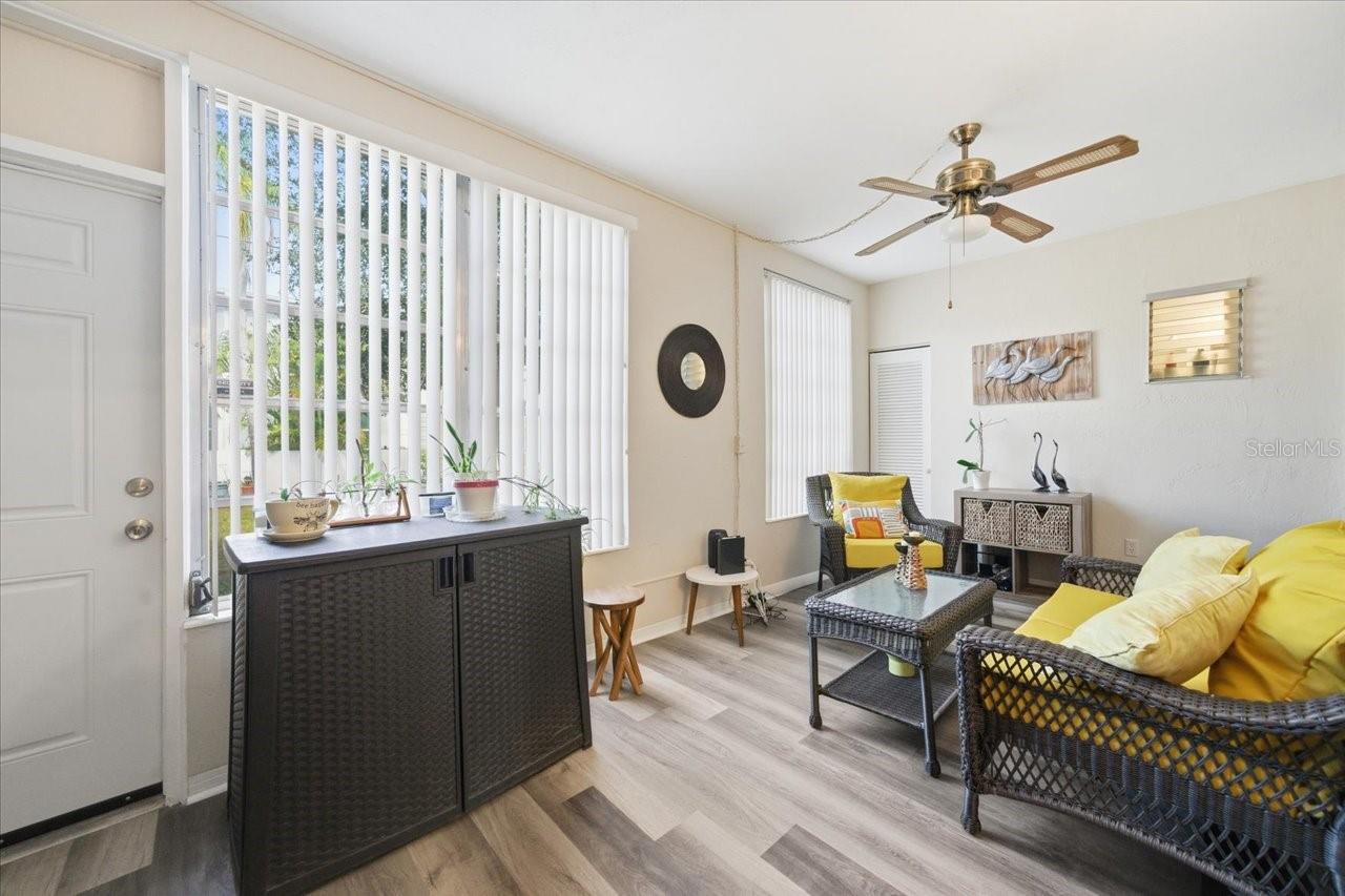 Image 18 of 30 For 5861 42nd Terrace N 1608