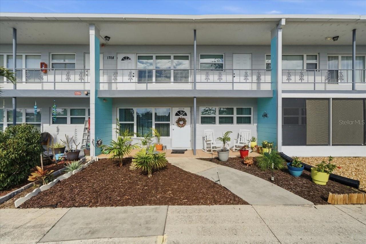 Image 2 of 30 For 5861 42nd Terrace N 1608